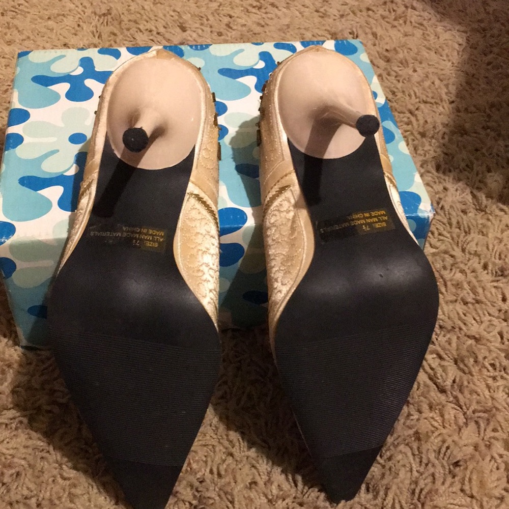 Shoes - Picture 3 of 3